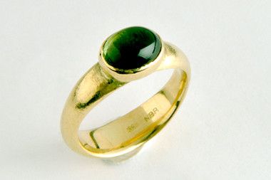 Perlen - Hand made 14ct goldring with green tourmaline