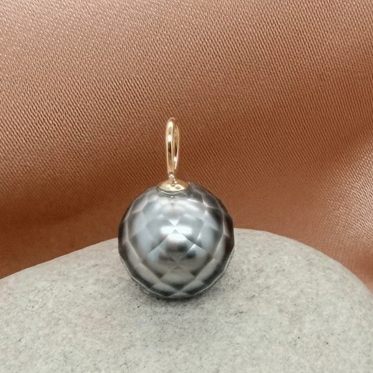 Little Pearlie - Gravierter Tahitiperlen-Anhänger 10mm