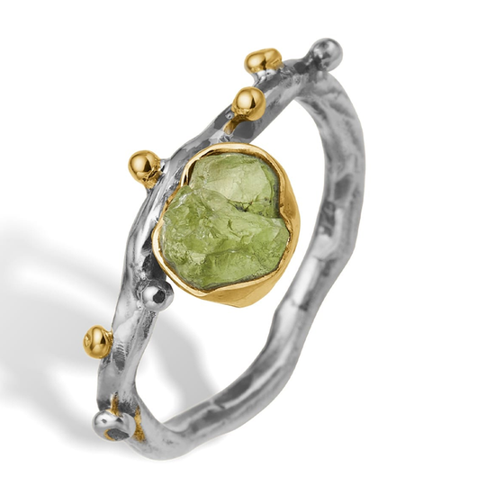 By Birdie - Grace single ring with raw Peridot