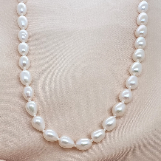 Little Pearlie - Heidi, white unique Pearl necklace