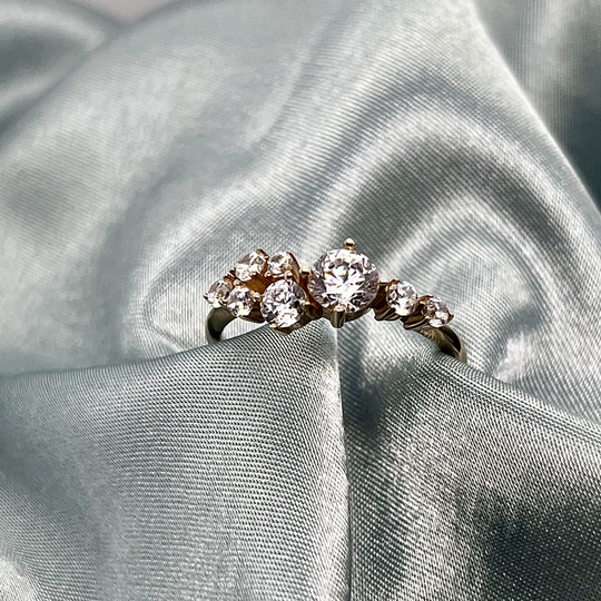 G&S - 8 kt. Stone cluster ring