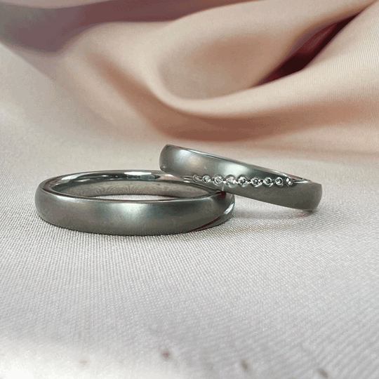 Zeezen - Matt wedding rings with 9 diamonds, titanium