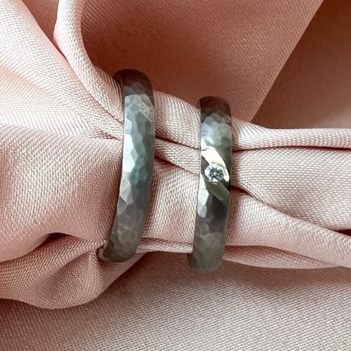 Zeezen - Mat wedding rings with cut, titanium